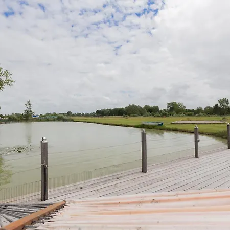 بيت للعطل Le T'chot Pierre 1 *